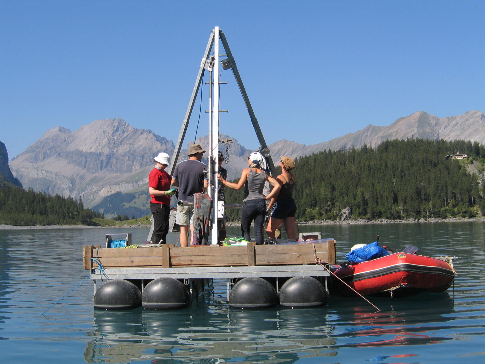 Bohrkampagne der Universität Bern auf dem Oeschinensee 2001