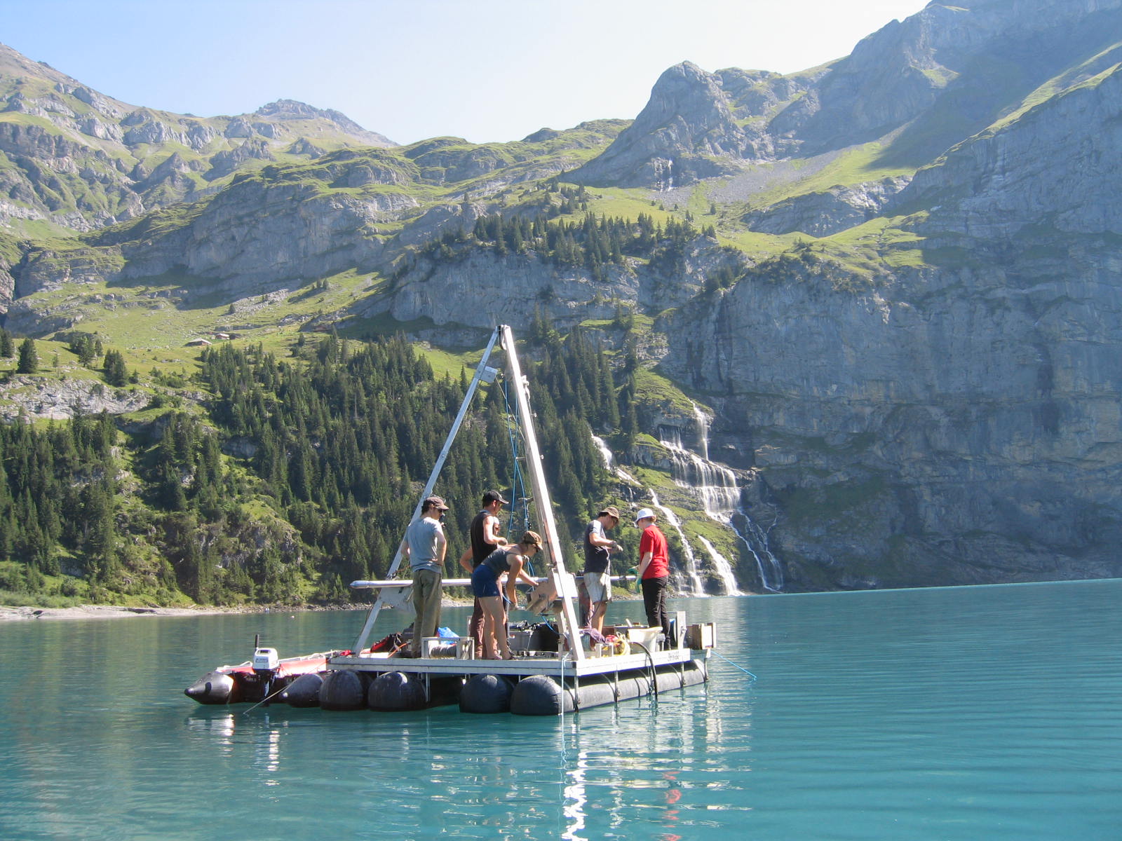 Bohrkampagne der Universität Bern auf dem Oeschinensee